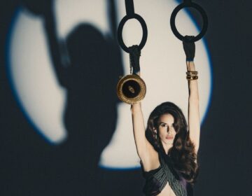 Vogue LATAM – Suspendue au studio