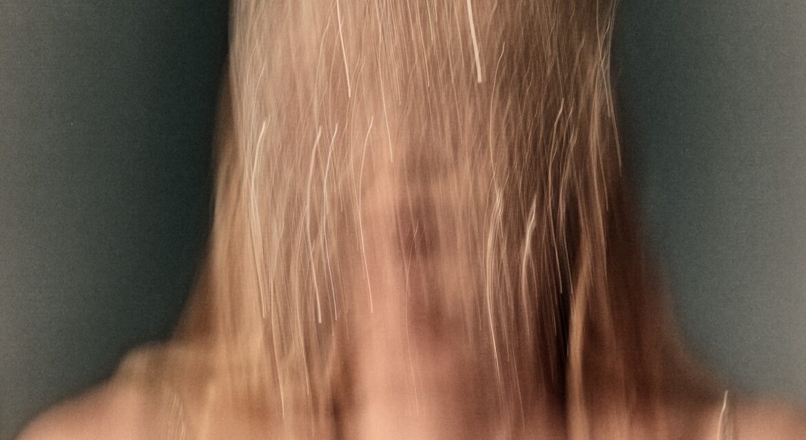 Direction artistique studio : Atelier Outrage en éditorial mode